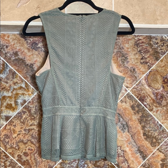 Women's NEW BCBG MAXAZRIA HANNE GEOMETRIC LACE PEPLUM TOP Dusty Olive Medium - Picture 7 of 14